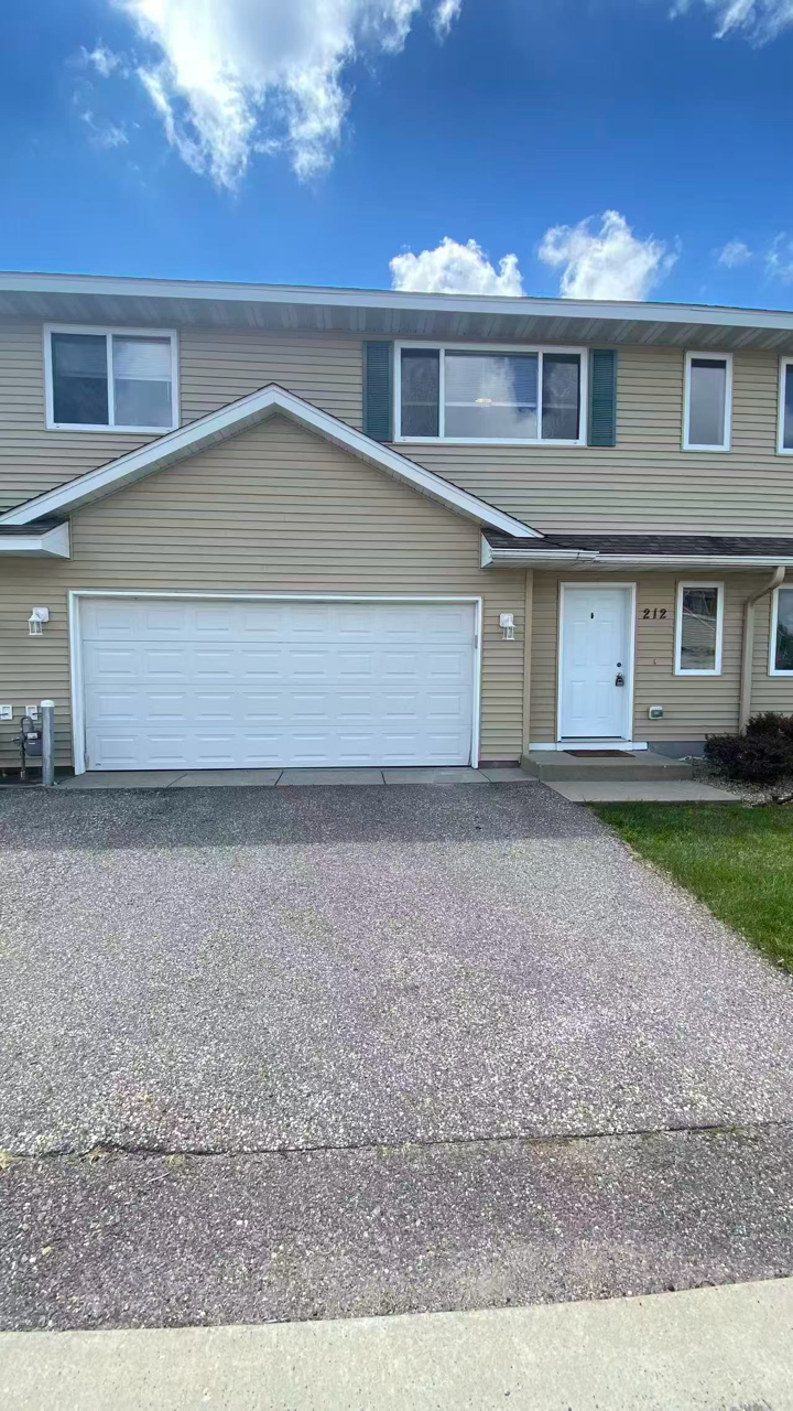 212 Tanager Pa, Mankato, MN 56001