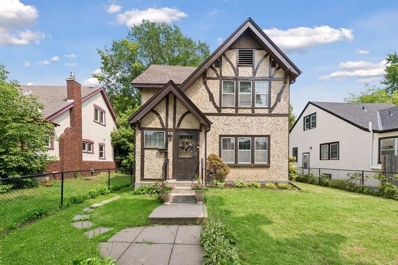 1418 Queen Ave N, Minneapolis, MN 55411