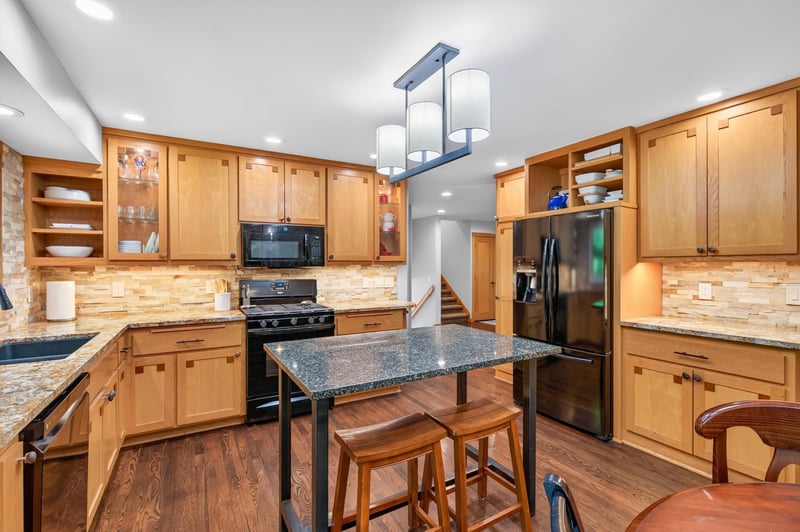 7501 W 84th St, Bloomington, MN 55438