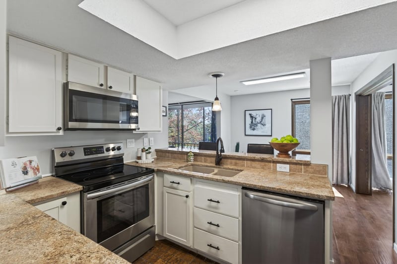 6085 Lincoln Dr #225, Edina, MN 55436