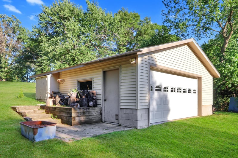 729 8th St NE, Little Falls, MN 56345