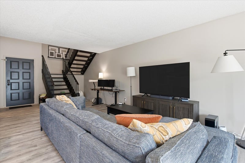 1372 Carling Dr #307, Saint Paul, MN 55108