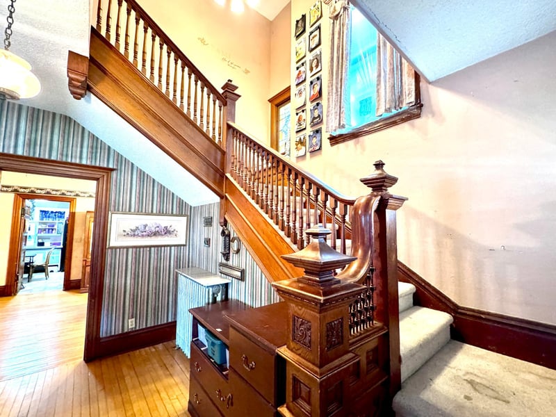 9 2nd Ave SW, Faribault, MN 55021