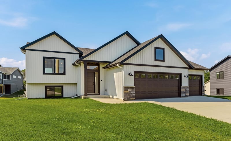 413 10th St W, Mantorville, MN 55955