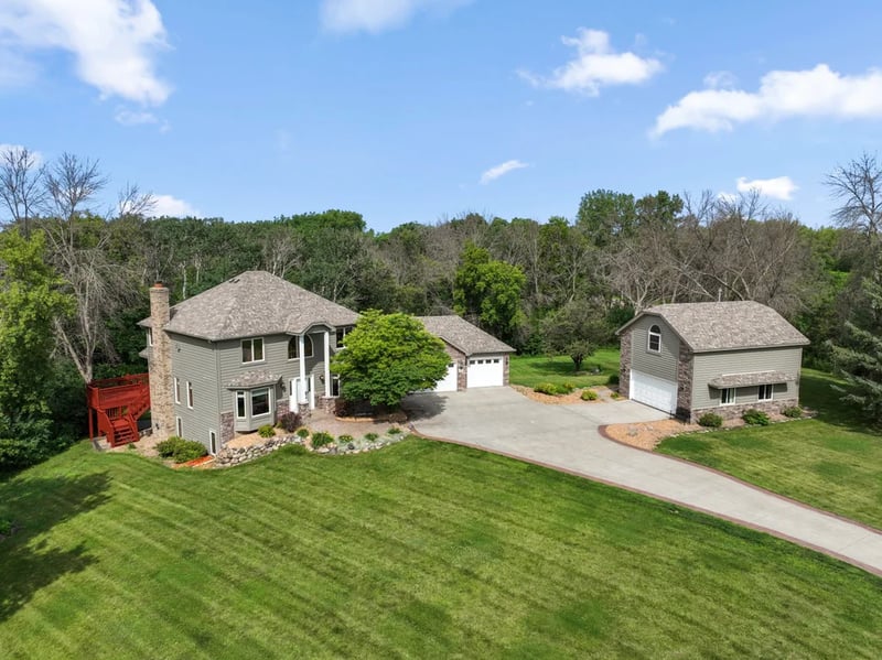 22530 Forest Ridge Dr, Lakeville, MN 55044
