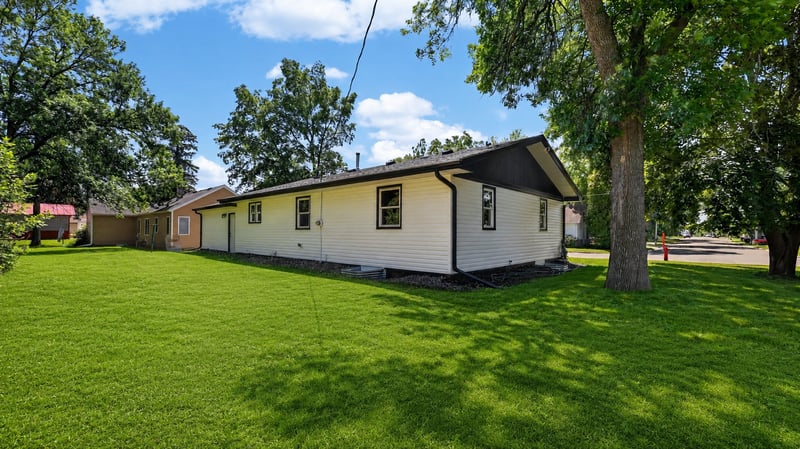 285 W 1st St, Rush City, MN 55069