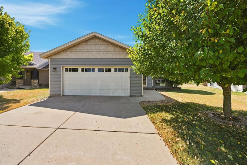1050 Voyageur St, Saint Cloud, MN 56303