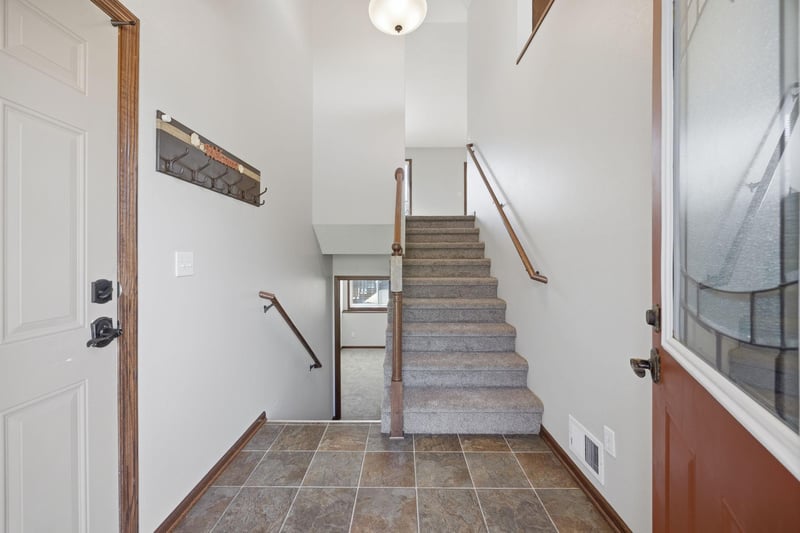 1050 Voyageur St, Saint Cloud, MN 56303
