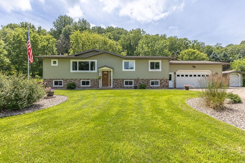 W764 Valley Dr #A, Fountain City, WI 54629