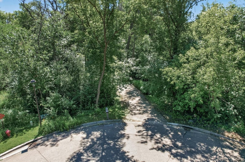 13707 Green Briar Dr, Minnetonka, MN 55305