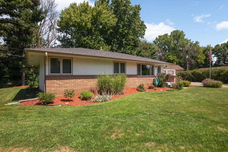 3407 Payne Ave, Vadnais Heights, MN 55127