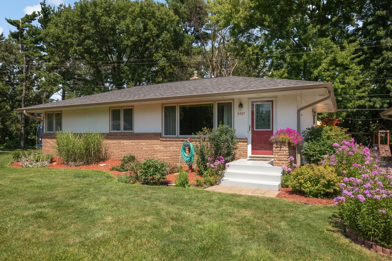 3407 Payne Ave, Vadnais Heights, MN 55127