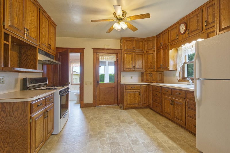 8412 Ingram Ave SW, Howard Lake, MN 55349