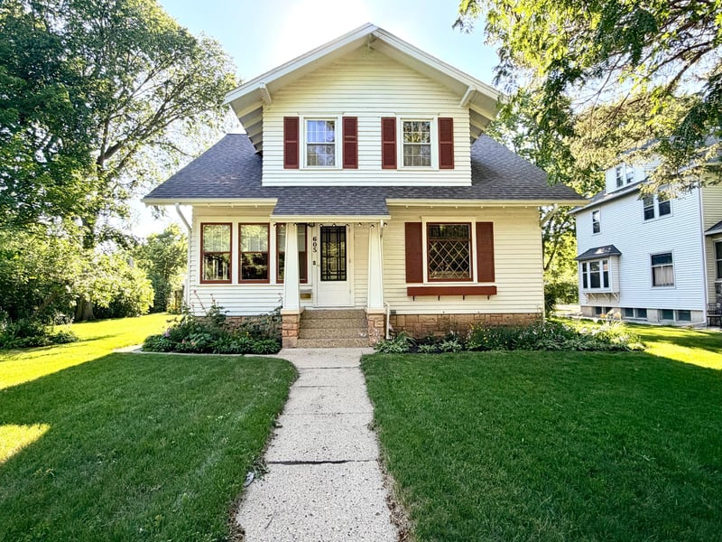 605 Park St, Jackson, MN 56143