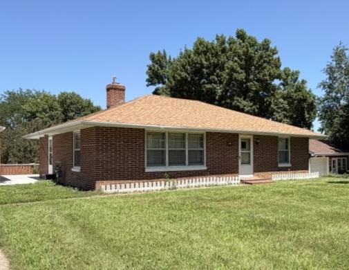 830 6th St, Windom, MN 56101