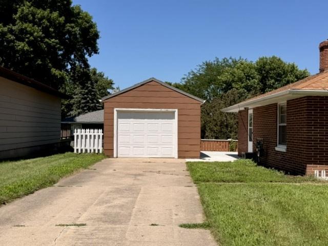 830 6th St, Windom, MN 56101