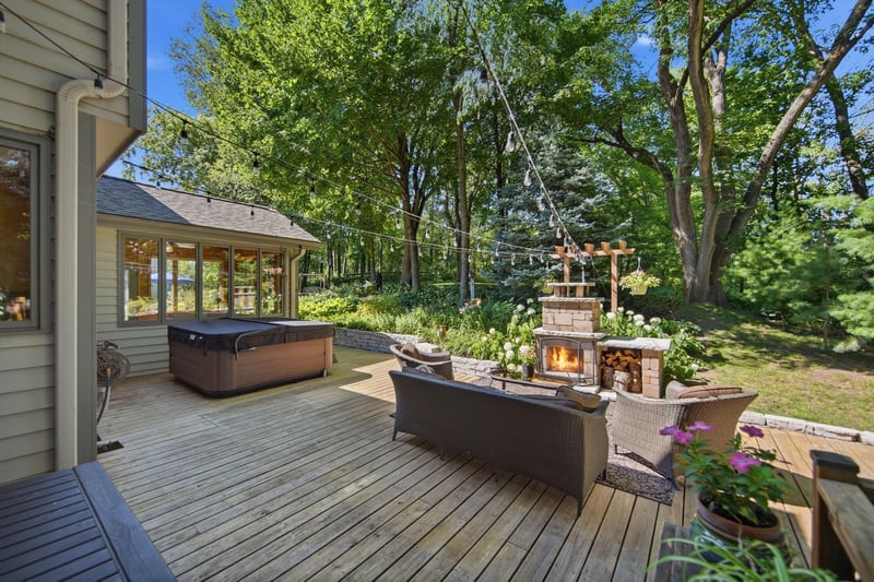 699 Bridle Ridge Rd, Eagan, MN 55123