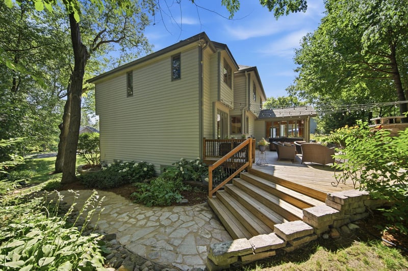 699 Bridle Ridge Rd, Eagan, MN 55123