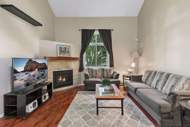 8367 Kimball Dr, Eden Prairie, MN 55347