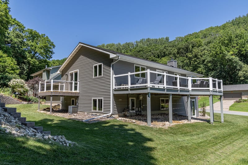 395 Pleasant Hill Dr, Winona, MN 55987