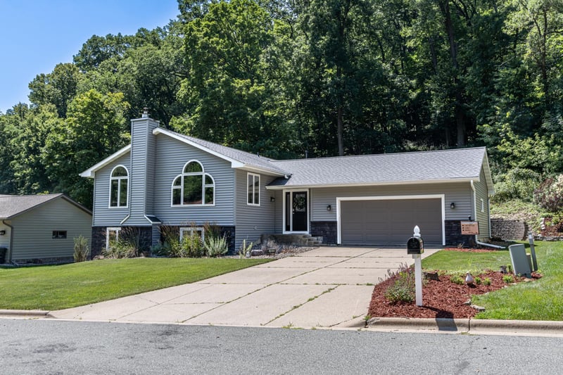 395 Pleasant Hill Dr, Winona, MN 55987