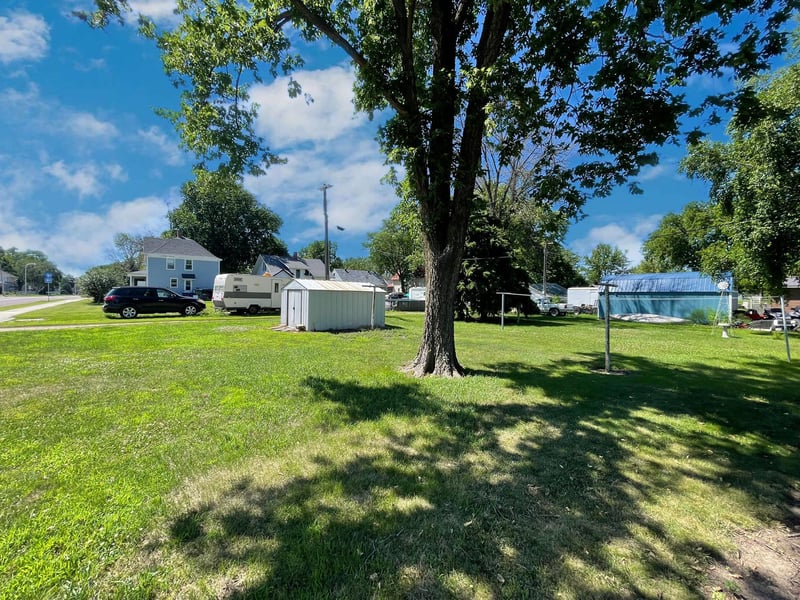 402 N Van Buren Ave, Springfield, MN 56087