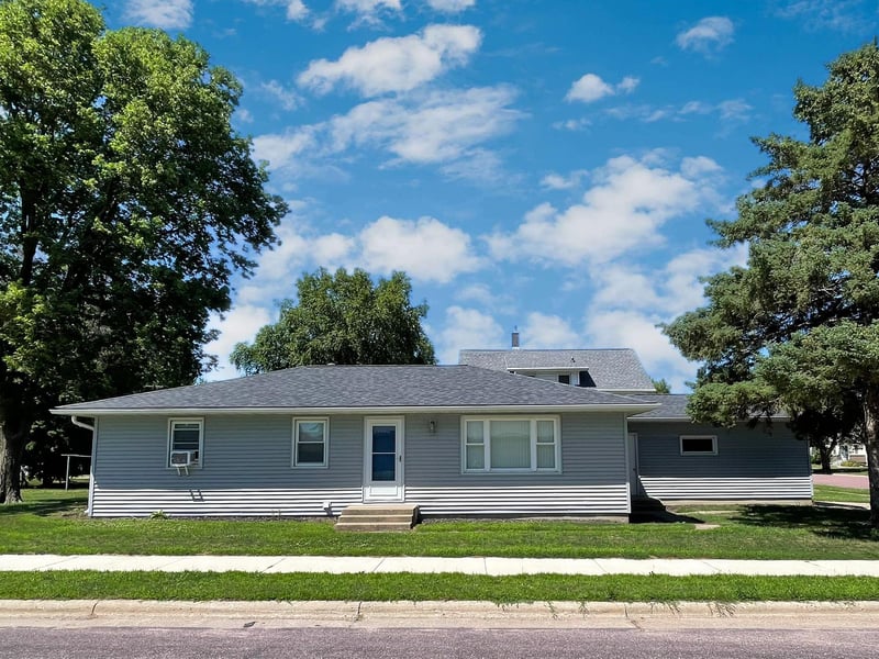 402 N Van Buren Ave, Springfield, MN 56087