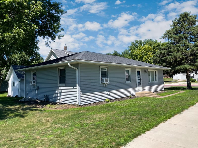 402 N Van Buren Ave, Springfield, MN 56087