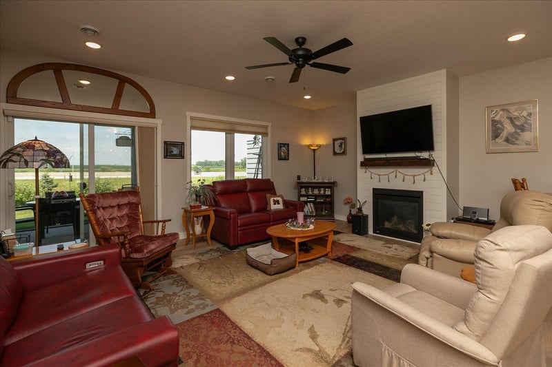 162 Sandstone Dr NW, Eyota, MN 55934