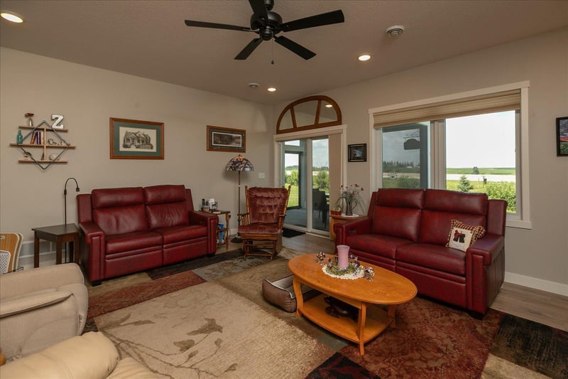 162 Sandstone Dr NW, Eyota, MN 55934
