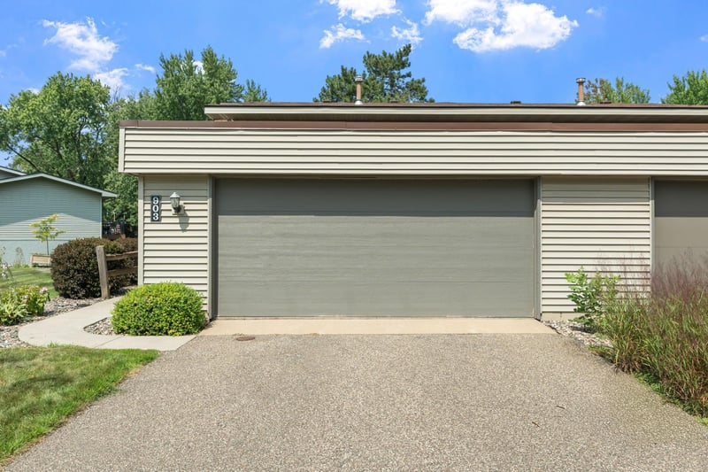 903 Shirlee Ln, Shoreview, MN 55126
