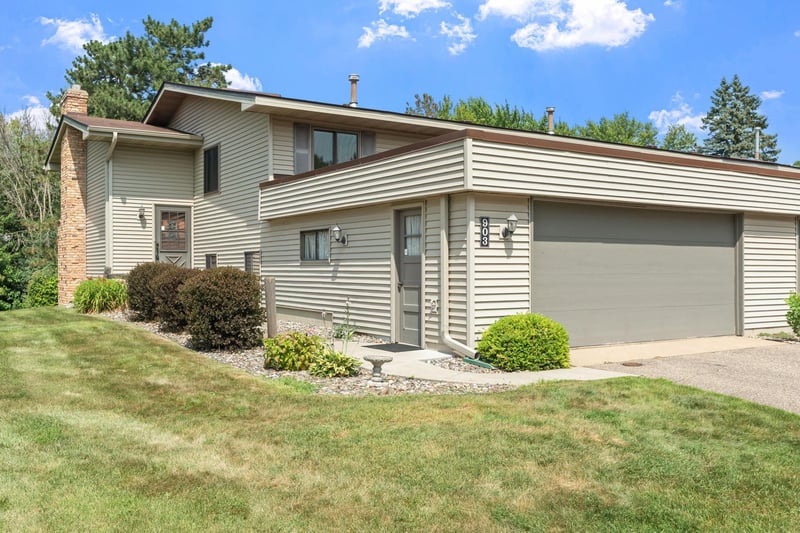 903 Shirlee Ln, Shoreview, MN 55126