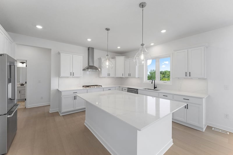 1087 Adamstown Dr, Rosemount, MN 55068