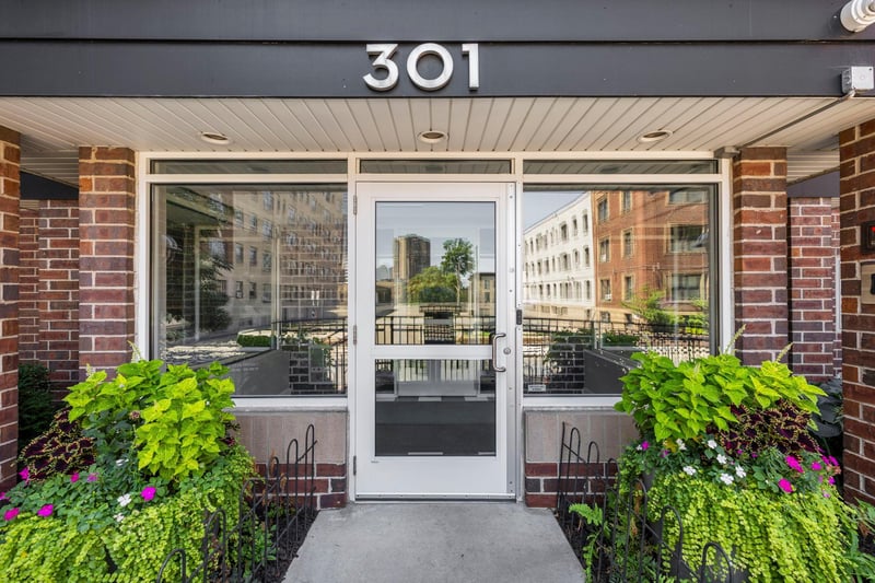 301 Oak Grove St #308, Minneapolis, MN 55403