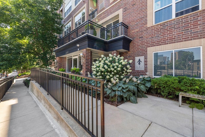 301 Oak Grove St #308, Minneapolis, MN 55403