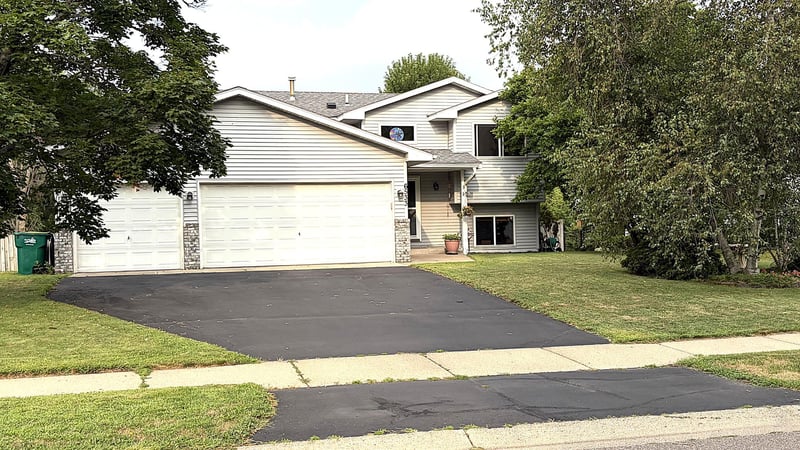 6533 Neddersen Cir, Brooklyn Park, MN 55445