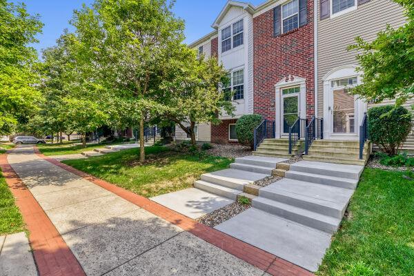 5213 Scott Trl, Robbinsdale, MN 55422