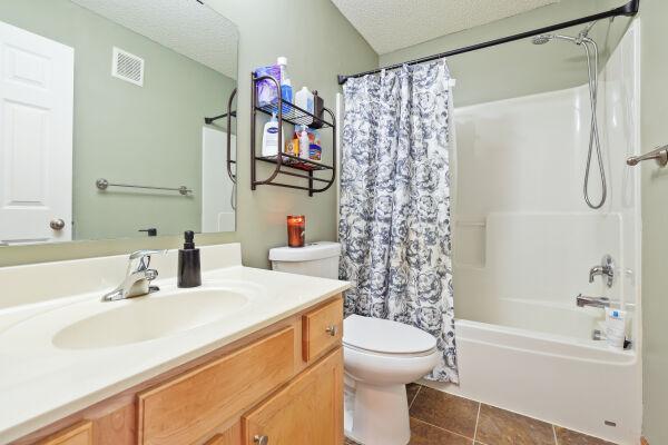5213 Scott Trl, Robbinsdale, MN 55422