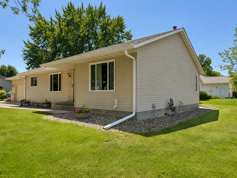 1720 SE Smith Ave, Owatonna, MN 55060