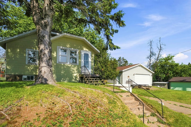 105 N Boundary Ave, Duluth, MN 55810