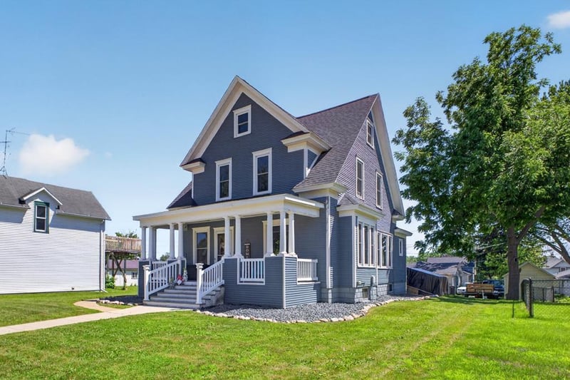 205 1st St SE, Hayfield, MN 55940