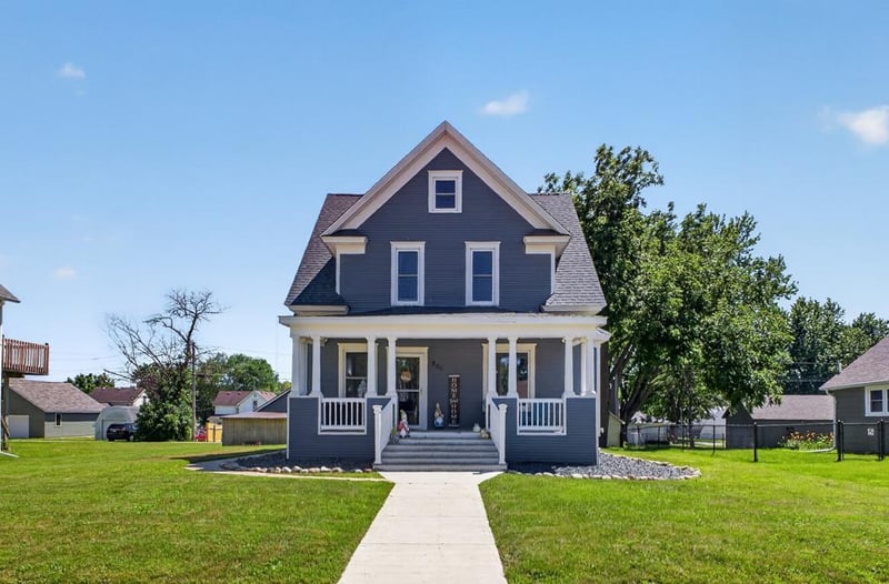 205 1st St SE, Hayfield, MN 55940