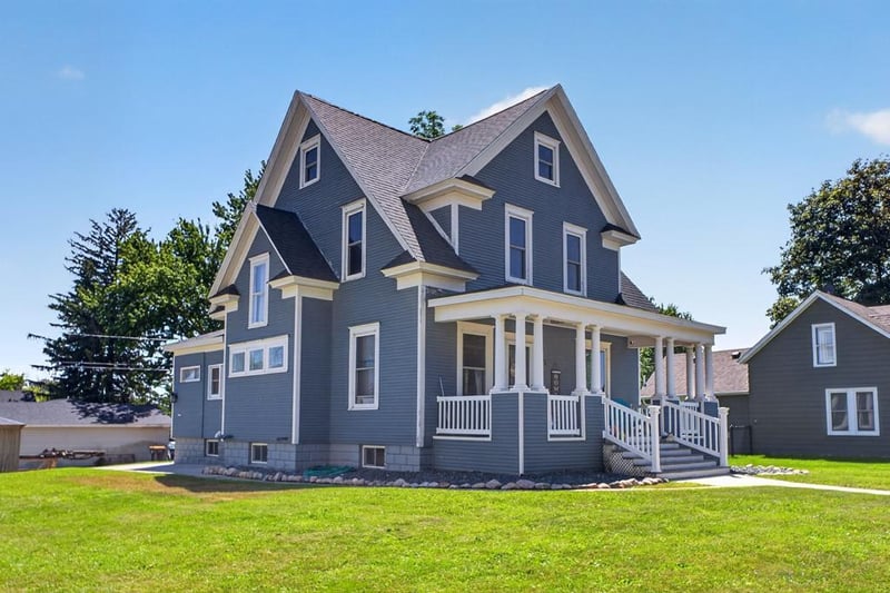 205 1st St SE, Hayfield, MN 55940