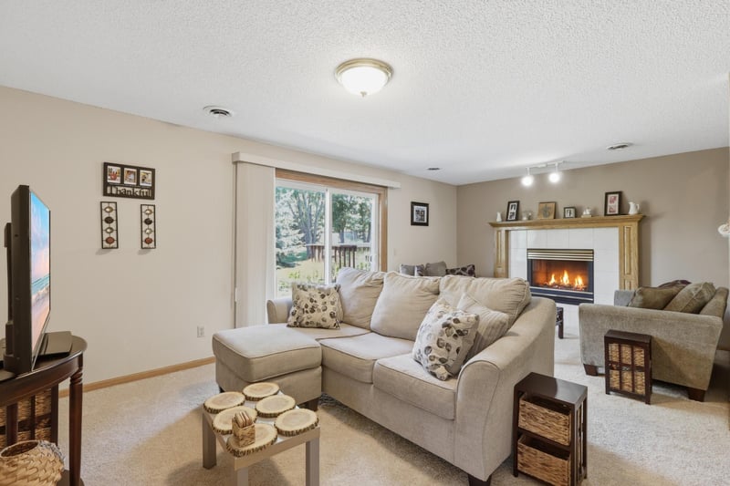 1490 Mallard Pl, Waconia, MN 55387