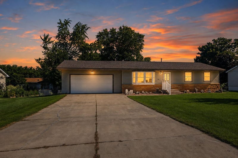 403 Jane St E, Morristown, MN 55052