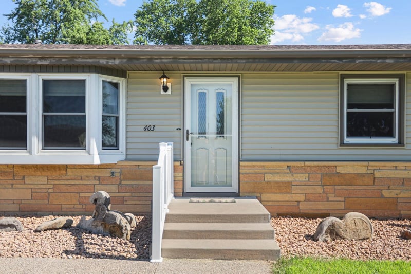 403 Jane St E, Morristown, MN 55052