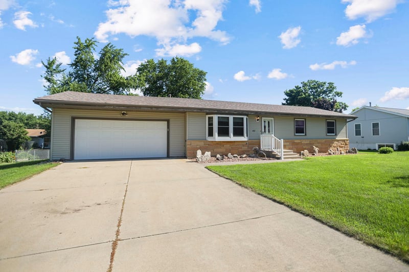 403 Jane St E, Morristown, MN 55052