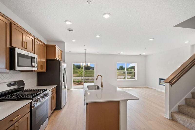 680 Tulare Ter, Newport, MN 55055