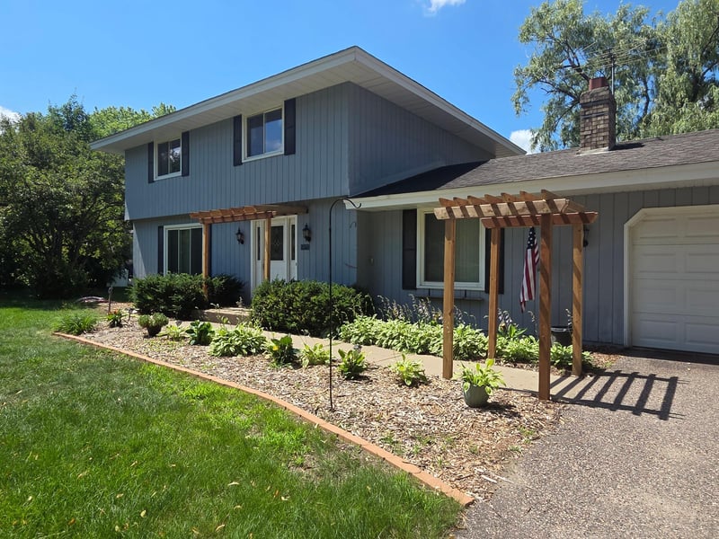 2755 Olive Ln N, Plymouth, MN 55447