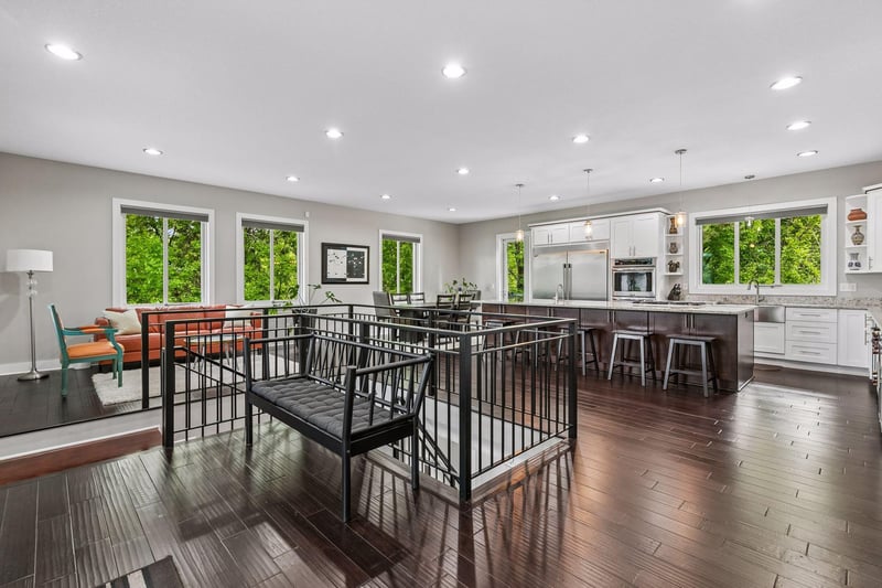 2900 Skyline Dr, Eagan, MN 55121